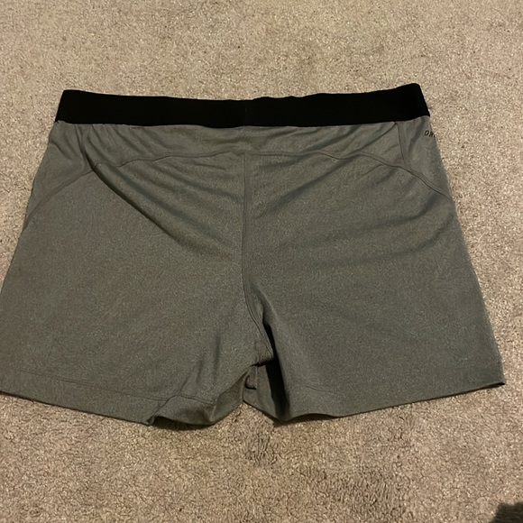 Black & gray Nike pro shorts - Picture 2 of 5